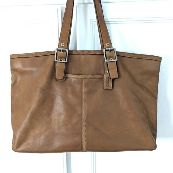 Flawed-Vintage Coach Hampton Leather Bag - Picture 2 of 14